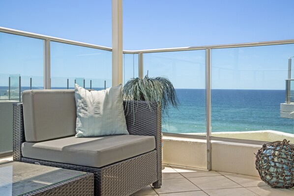 Leilighet, 2 soverom, delvis havutsikt | Terrasse/patio