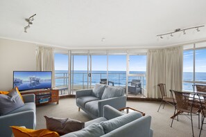Appartement, 2 chambres, en front de mer | Coin séjour