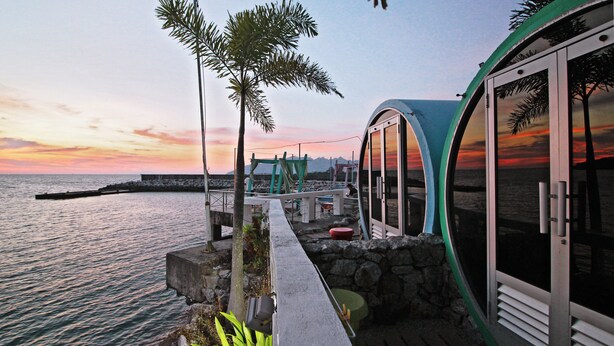 Sea View Tube (Shared Bathroom)
