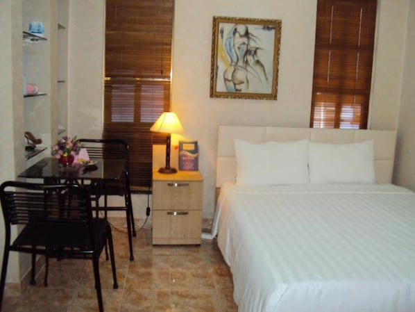 Superior Double Room, Balcony | Minibar, rollaway beds, free WiFi - Huong Trinh Hotel (Ho Chi Minh City)