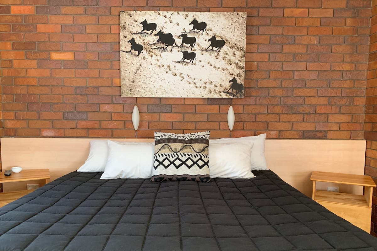 Deluxe Room, 1 King Bed | Desk, laptop workspace, blackout curtains, soundproofing