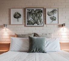 Habitación doble, 1 cama de matrimonio, balcón | Tabla de planchar con plancha y wifi gratis