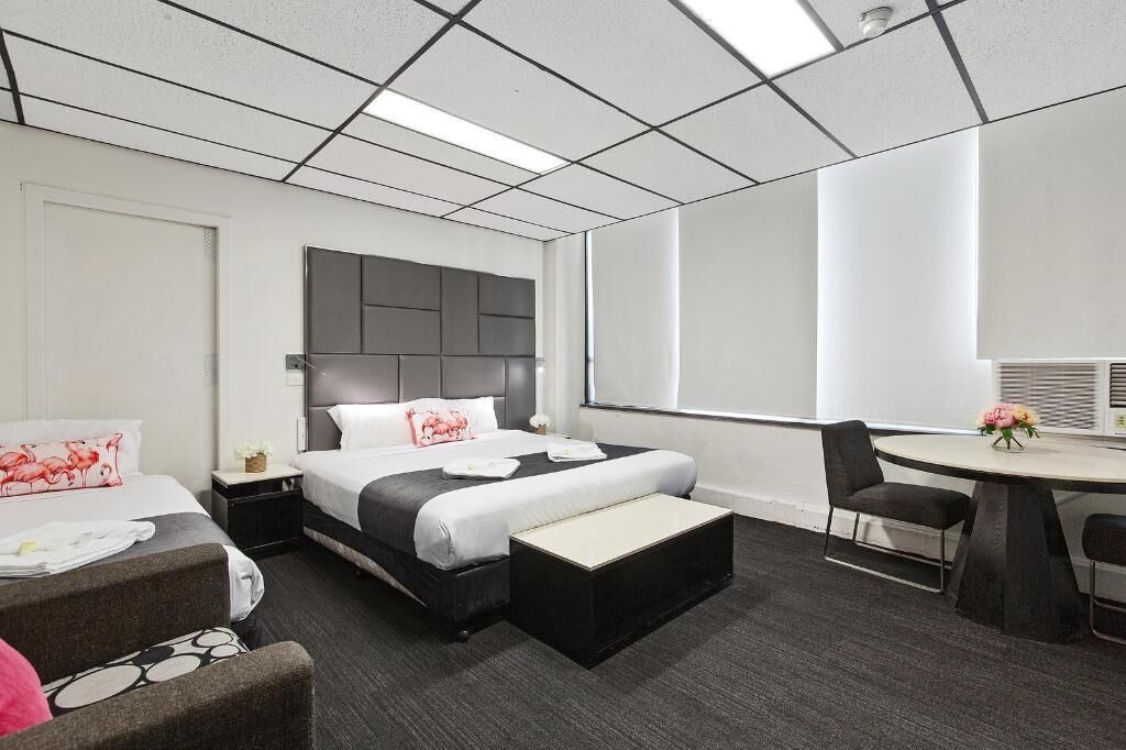 Ropa de cama de alta calidad y tabla de planchar con plancha 