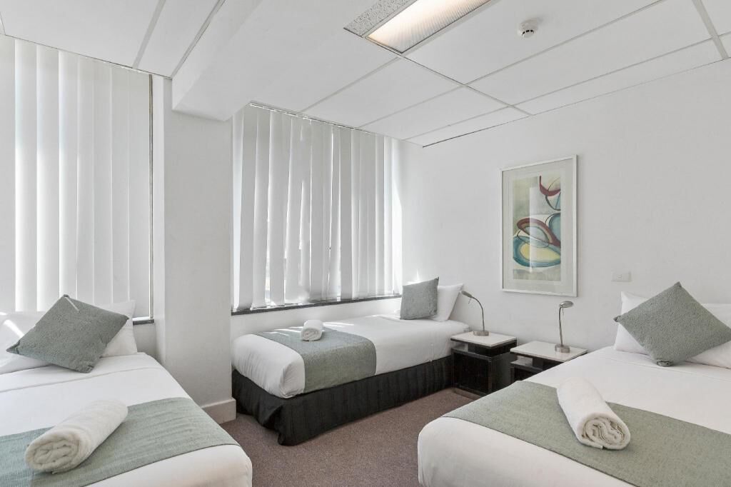 Ropa de cama de alta calidad y tabla de planchar con plancha 