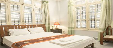 Minibar, escritorio y wifi gratis