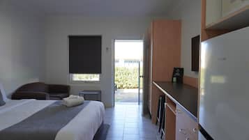 Standard Studio, Non Smoking, Kitchen | Iron/ironing board, free WiFi, bed sheets