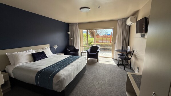 Studio Access Suite | Individually furnished, blackout drapes, soundproofing - The Suites Ashburton (Ashburton)