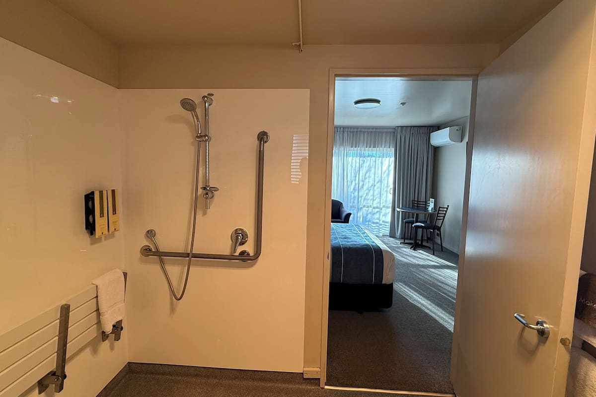 Suite estudio, con acceso para personas discapacitadas | 1 habitación, muebles diferentes, cortinas blackout y insonorización