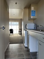 Suíte estúdio, acessível | Cozinha privada | Geladeira, micro-ondas, cooktop, torradeira