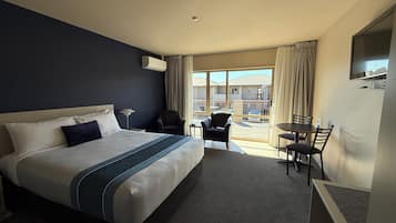 Quarto solteiro standard | Individualmente mobiliados, cortinas blackout, quartos à prova de som