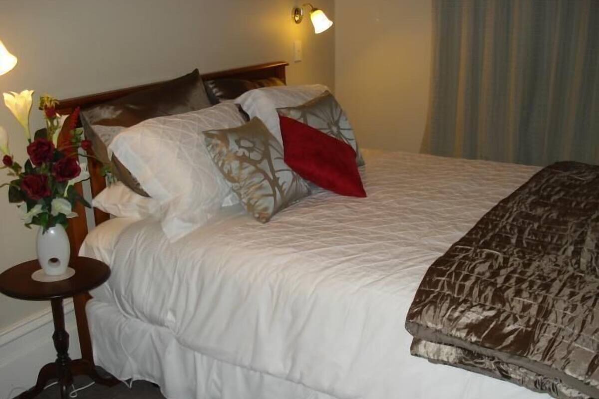 Iron/ironing board, free cribs/infant beds, rollaway beds, free WiFi