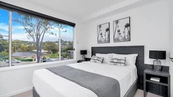 Deluxe Apartment | Iron/ironing board, free WiFi, bed sheets