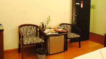 Standard Room | In-room safe, desk, iron/ironing board, free WiFi