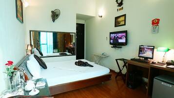 Deluxe Room | In-room safe, desk, iron/ironing board, free WiFi