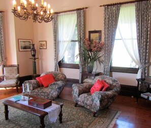 Living room - Lochinvar House B&B (Lochinvar)