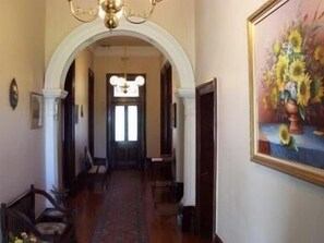 Hallway - Lochinvar House B&B (Lochinvar)