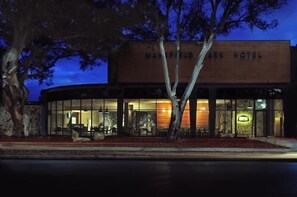 Front of property – evening/night - The Mansfield Park Hotel (Mansfield Park)