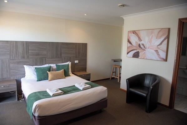 مكتب وواي فاي مجانًا وملاءات أسرّة