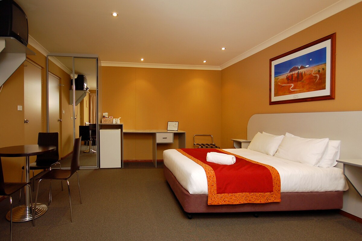 Desk, free WiFi, bed sheets