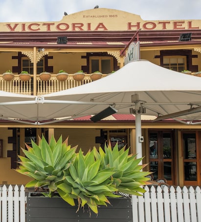 Front of property. Victoria Hotel - Strathalbyn