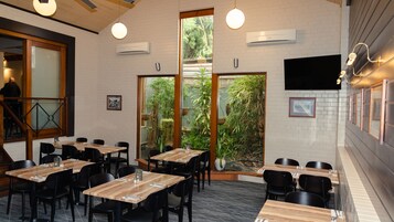 Se sirven almuerzos y cenas