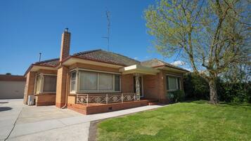 Familienhaus, 3 Schlafzimmer | Laptopgeeigneter Arbeitsplatz, schallisolierte Zimmer