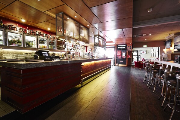 2 bares y 1 bar de deportes