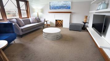 Eureka on Main House | Living area