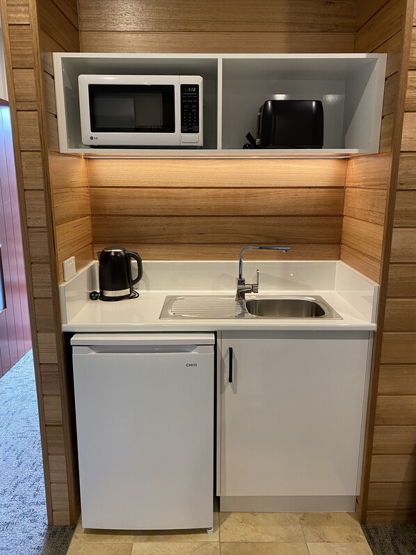 Microwave, coffee/tea maker, electric kettle