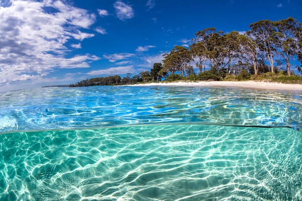 Vista para praia/oceano