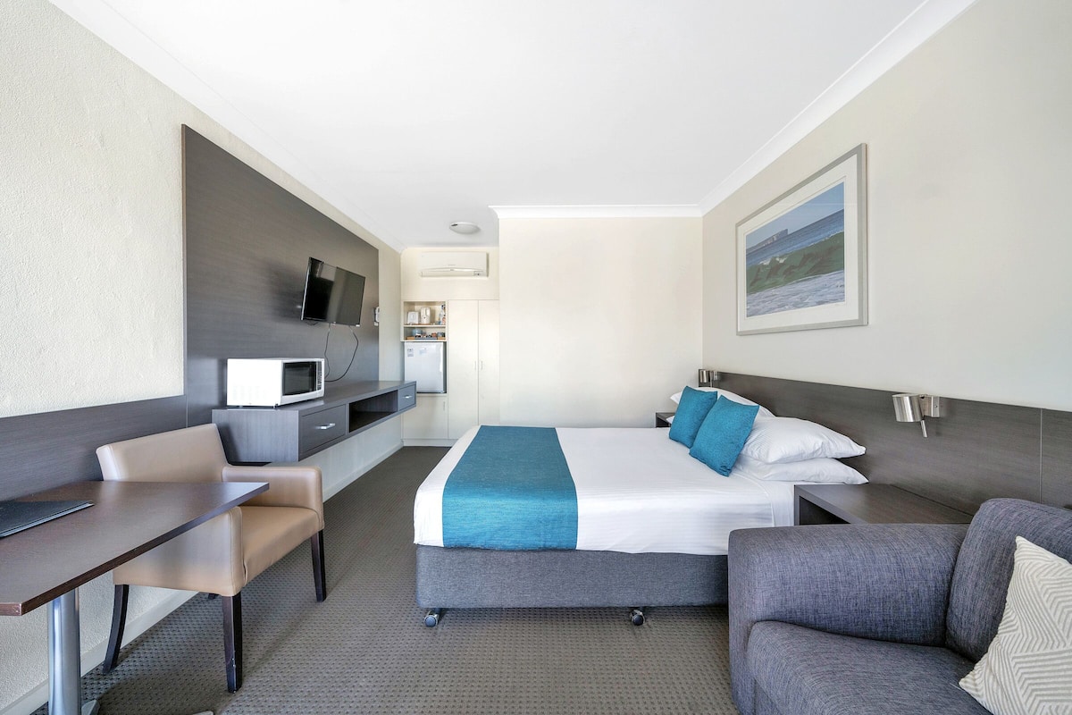 2 habitaciones, minibar, tabla de planchar con plancha y wifi gratis