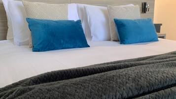 Minibar, iron/ironing board, free WiFi, bed sheets