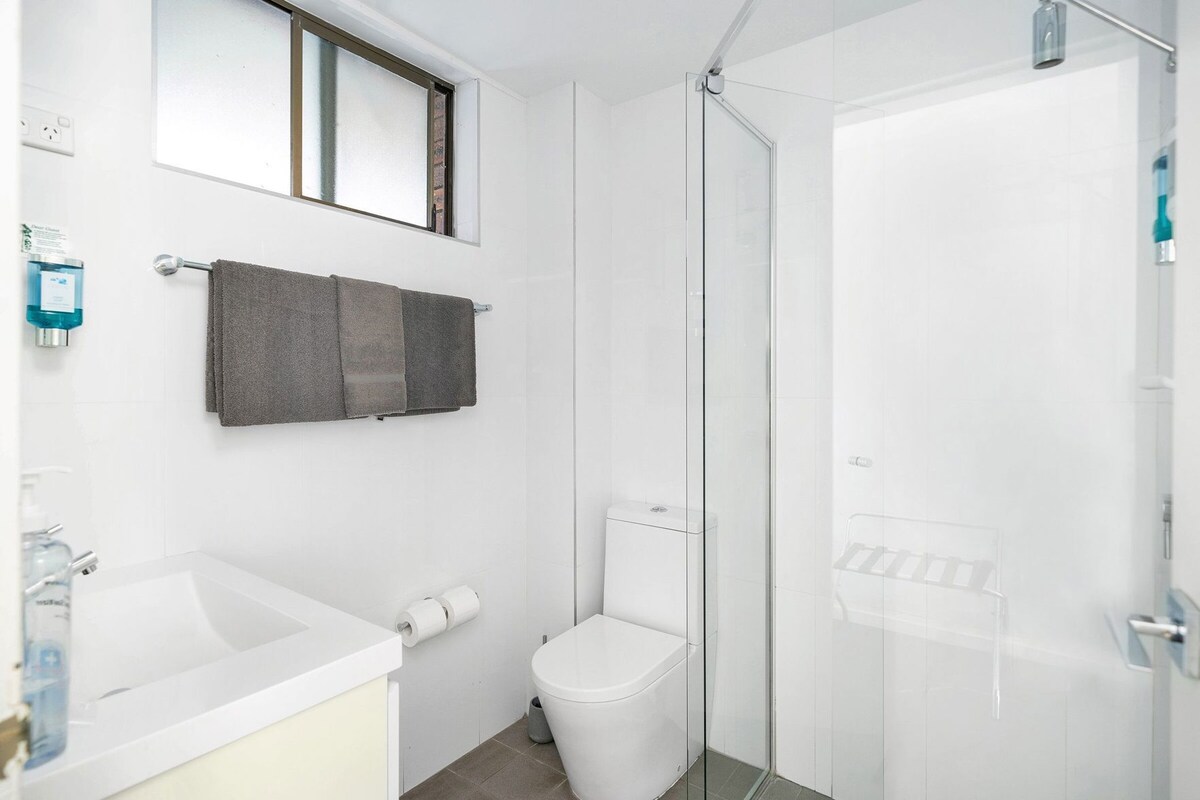 Bathroom | Shower, free toiletries, hair dryer, towels