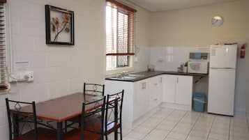 Studio Keluarga, 1 kamar tidur (Large) | Dapur pribadi | Lemari es, ketel listrik, dan pemanggang roti