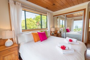 Blackout curtains, iron/ironing board, free cots/infant beds - Tintoela of Norfolk (Norfolk Island)