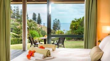 Luxury Cottage, 1 Bedroom, Ocean View, Sea Facing (Premium 5 seater rental car included) | Blackout drapes, iron/ironing board, free cribs/infant beds