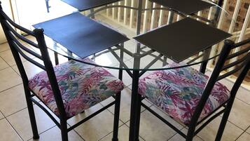 Executive Apartment, 2 Storey, 2 Bedrooms, Balcony, Mountain View | In-room dining