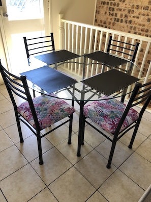 Executive Apartment, 2 Storey, 2 Bedrooms, Balcony, Mountain View | In-room dining