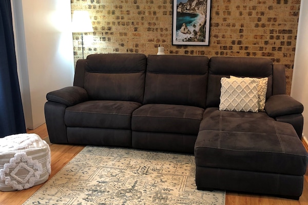 Een 50-inch smart-tv met digitale zenders en televisie