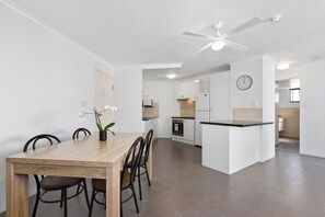 In-room dining - Langley Park Apartments (Maroochydore)