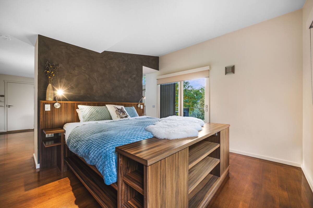 Egyptian cotton sheets, premium bedding, down duvets, pillow-top beds