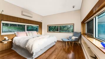 Luxury Suite, 1 Bedroom, Non Smoking, Hot Tub (No. 5) | Egyptian cotton sheets, premium bedding, down duvets, pillow-top beds