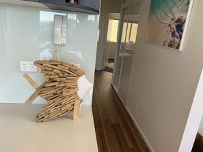 スタンダード アパートメント 2 ベッドルーム 禁煙 (Top Floor) | 3 室のベッドルーム、高級寝具、客室ごとに異なる装飾、客室ごとに異なるインテリア