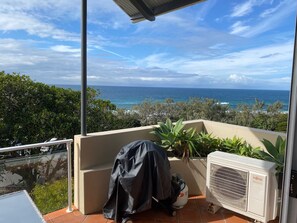 6/1 Selene | Premium bedding, individually decorated, individually furnished - Aqua Promenade Beachfront Apartments (Sunrise Beach)