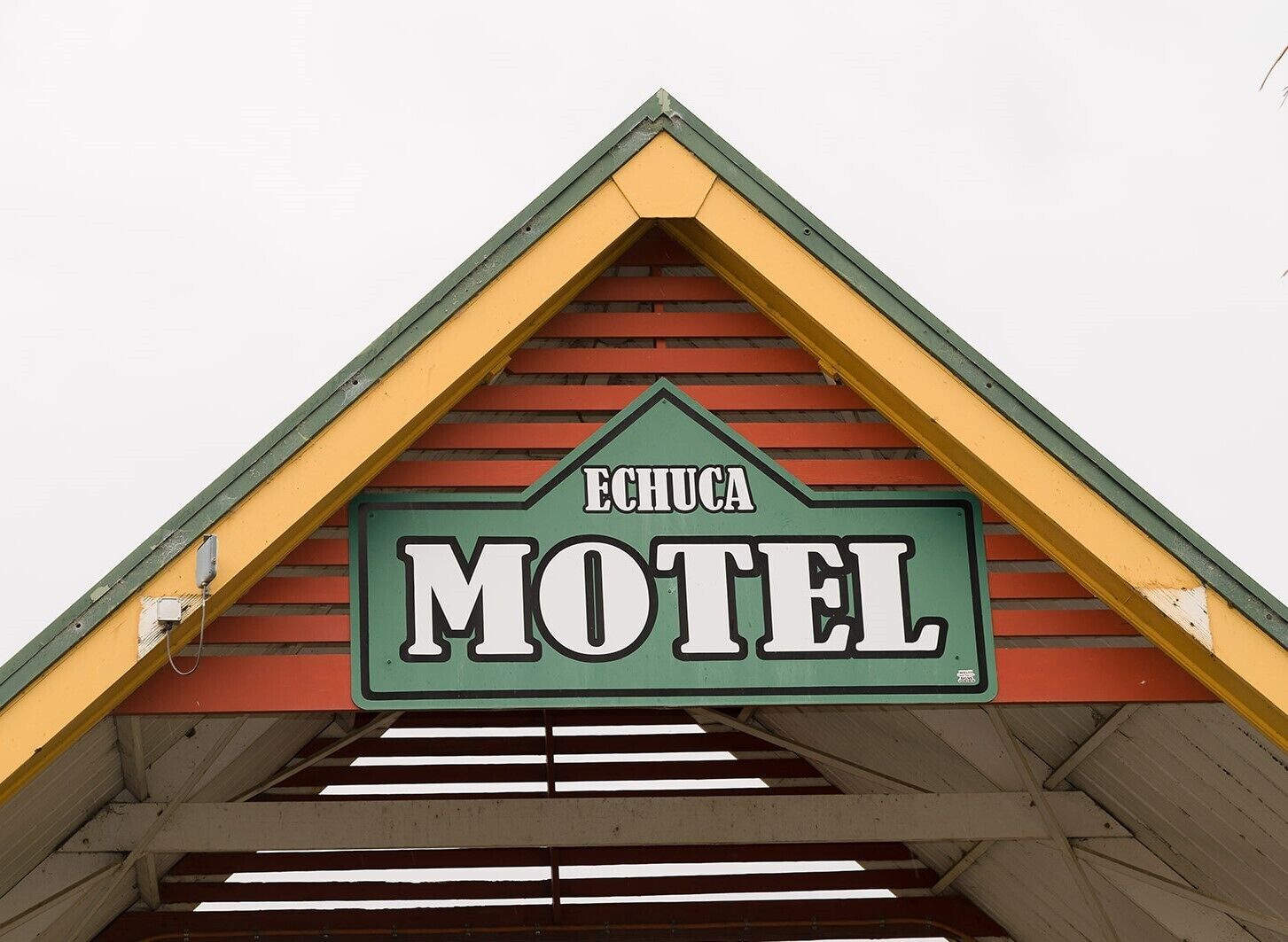A motel sign with the name 'ECHUCA MOTEL' displayed prominently.