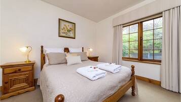 Standard Suite, 2 Bedrooms, Non Smoking, Kitchen (Rose Cottage) | Iron/ironing board, free WiFi, bed sheets