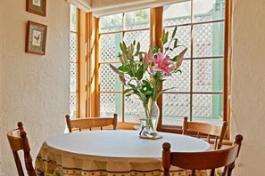 In-room dining - Country Pleasures (Angaston)