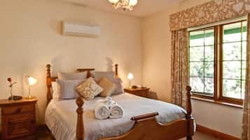 Flat-screen TV, fireplace, DVD player