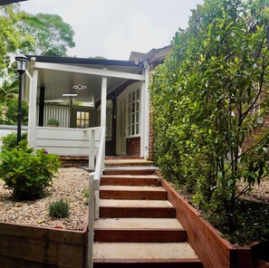 Entrada al alojamiento