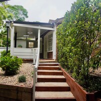 Entrada al alojamiento